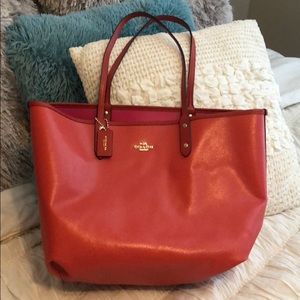 AUTHENIC COACH HAND BAG! Red orange color